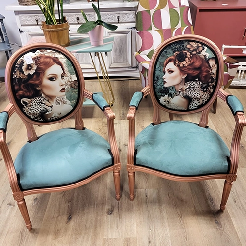 Duo medaillon louis XVI femme et leopard